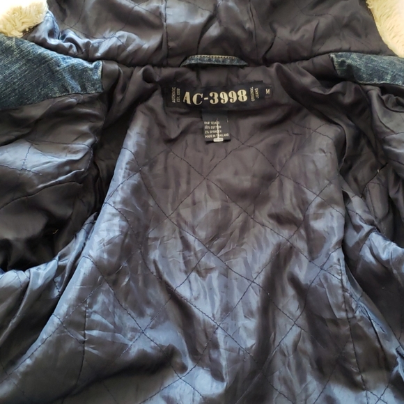 Faux sherpa trimmed denim jacket w/ hood size M - Picture 8 of 8